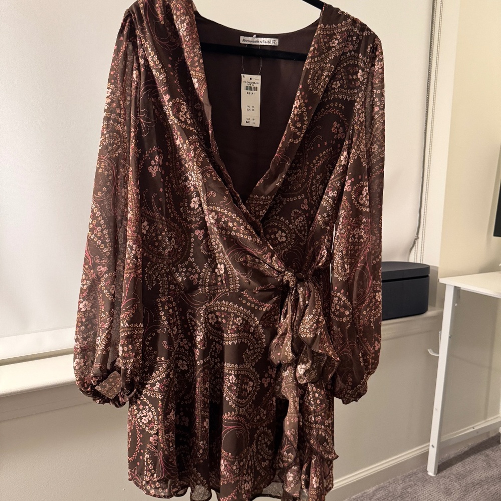 NWT Abercrombie Plunge Wrap Mini Dress Brown Floral M Tall